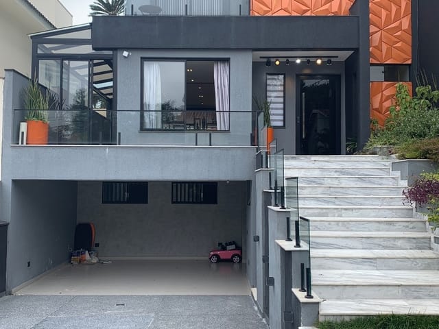 Casa com 300m² 3 quartos e 5 banheiros, à venda, no bairro Cidade Parquelandia em Mogi das Cruzes