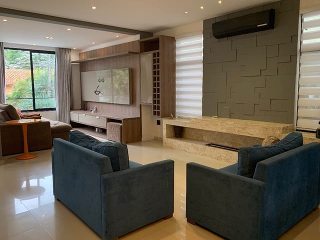 Casa com 300m² 3 quartos e 5 banheiros, à venda, no bairro Cidade Parquelandia em Mogi das Cruzes
