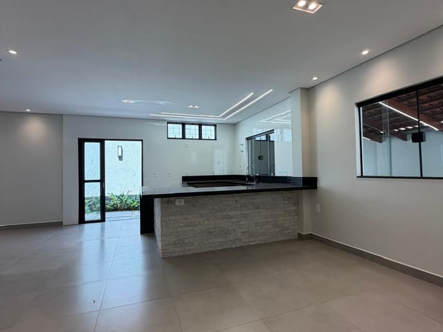 Casa 3 quartos e 5 banheiros, à venda, no bairro Jardim Lima em Franca