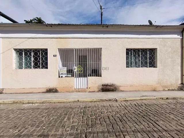 Casa 3 quartos e 2 banheiros, à venda, no bairro Centro em Passa Vinte