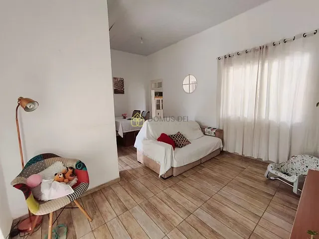 Casa 3 quartos e 2 banheiros, à venda, no bairro Centro em Passa Vinte
