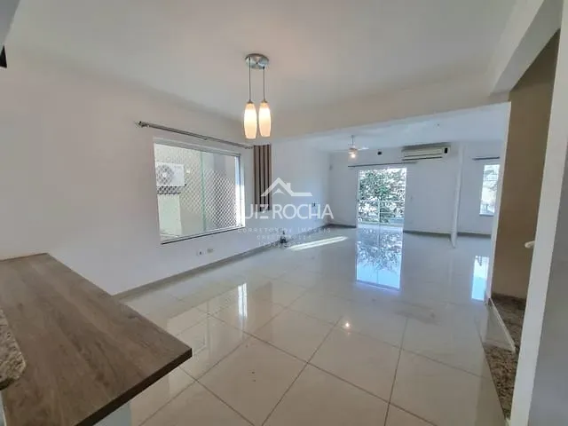 Casa com 280m² 4 quartos e 5 banheiros, à venda, no bairro Jardim das Flores em Cotia