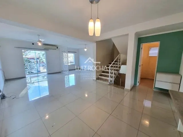 Casa com 280m² 4 quartos e 5 banheiros, à venda, no bairro Jardim das Flores em Cotia