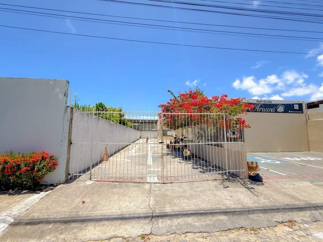 Casa para alugar, no bairro Aruana em Aracaju