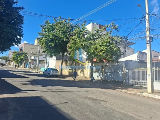 Casa com 954m² 4 quartos e 1 banheiro, à venda, no bairro Centro em Vitória da Conquista