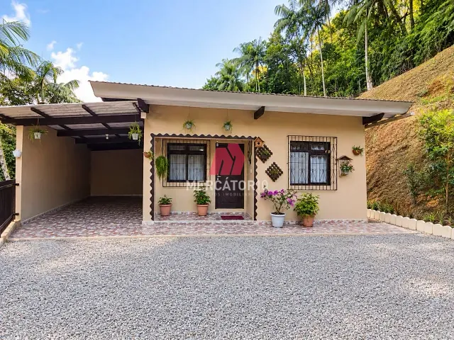 Casa 3 quartos e 2 banheiros, à venda, no bairro Valparaiso em Blumenau