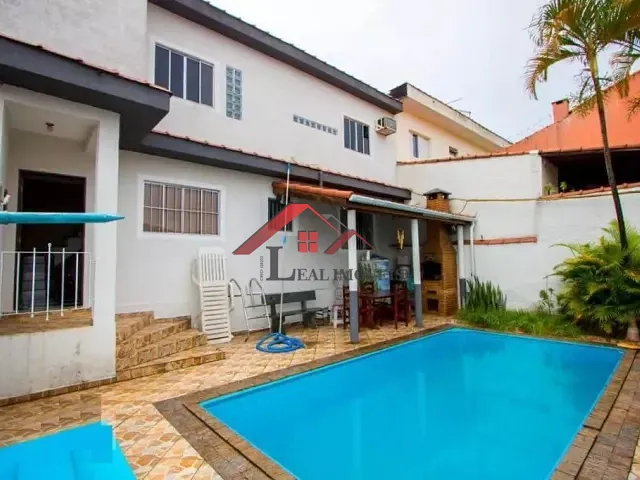 Casa com 300m² 4 quartos e 3 banheiros, à venda, no bairro Parque Novo Oratório em Santo André