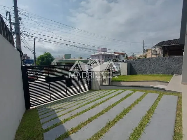 Casa com 324m² 3 quartos e 1 banheiro, à venda, no bairro Canto em Florianópolis