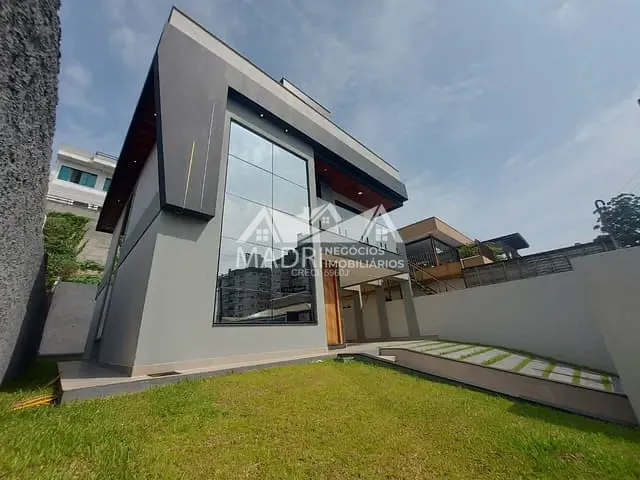 Casa com 324m² 3 quartos e 1 banheiro, à venda, no bairro Canto em Florianópolis