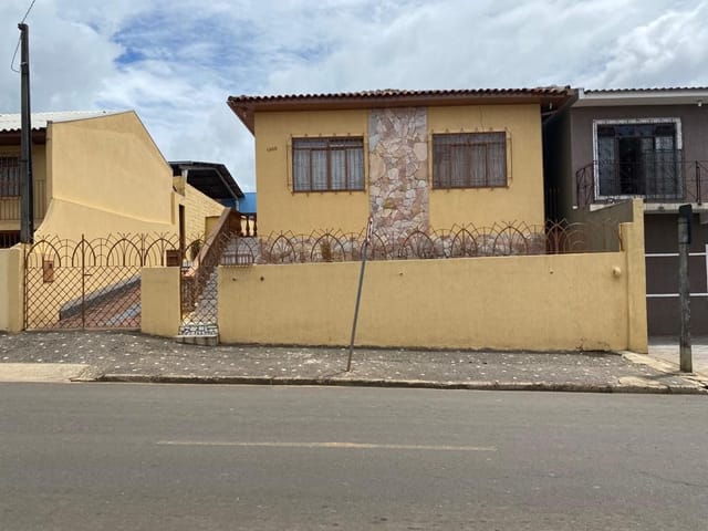 Locação - Casa Comercial, 4 salas, 1 vaga de garagem, 120 m², Nova Rússia.