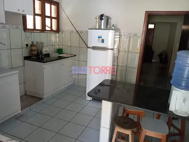 Casa com 525m² 3 quartos e 2 banheiros, à venda, no bairro Olivença em Ilhéus
