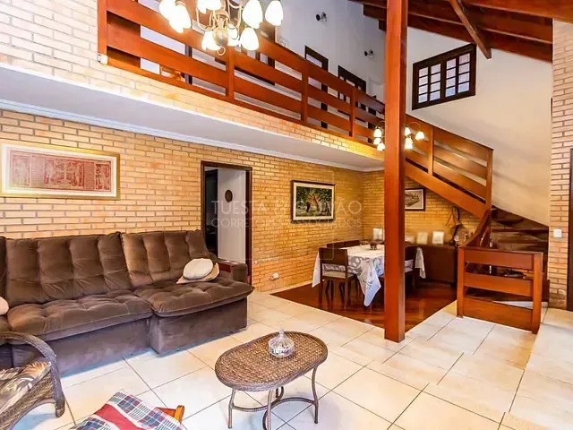 Casa com 303m² 5 quartos e 4 banheiros, à venda, no bairro Cajuru em Curitiba
