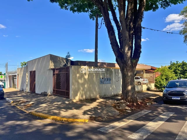 Casa à venda, no bairro Centro em Apucarana