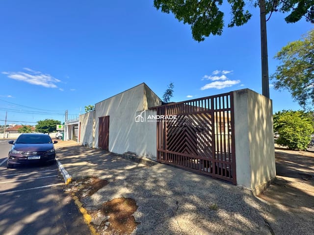Casa à venda, no bairro Centro em Apucarana