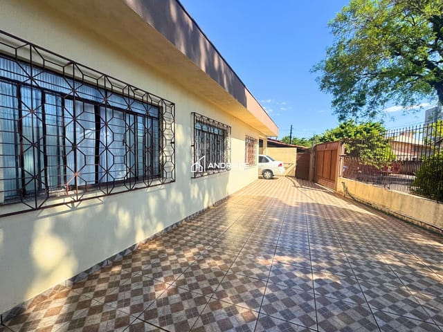 Casa à venda, no bairro Centro em Apucarana