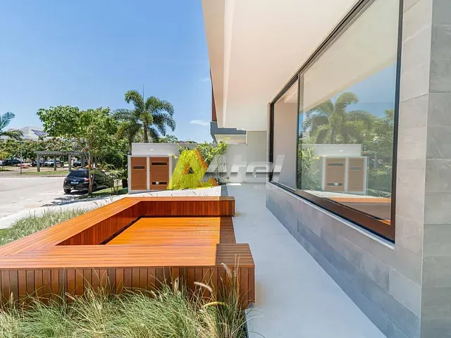 Casa com 715m² 5 quartos e 8 banheiros, à venda, no bairro Barra da Tijuca em Rio de Janeiro