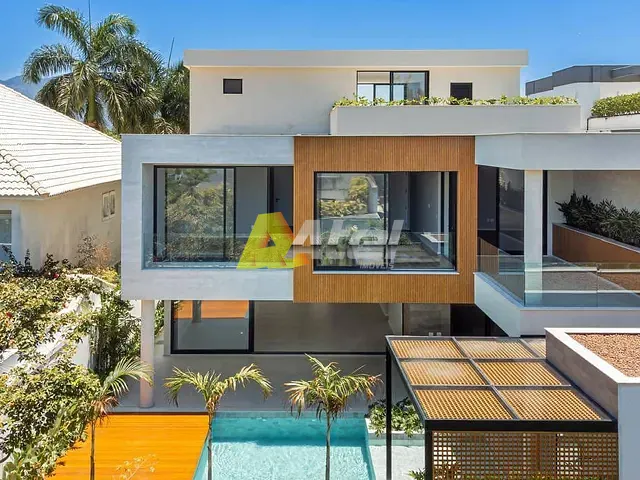 Casa com 715m² 5 quartos e 8 banheiros, à venda, no bairro Barra da Tijuca em Rio de Janeiro