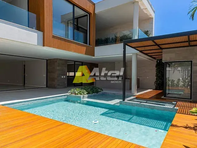 Casa com 715m² 5 quartos e 8 banheiros, à venda, no bairro Barra da Tijuca em Rio de Janeiro