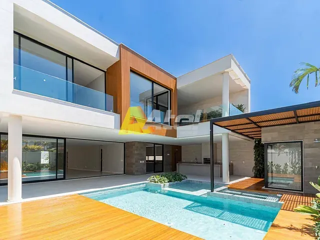 Casa com 715m² 5 quartos e 8 banheiros, à venda, no bairro Barra da Tijuca em Rio de Janeiro