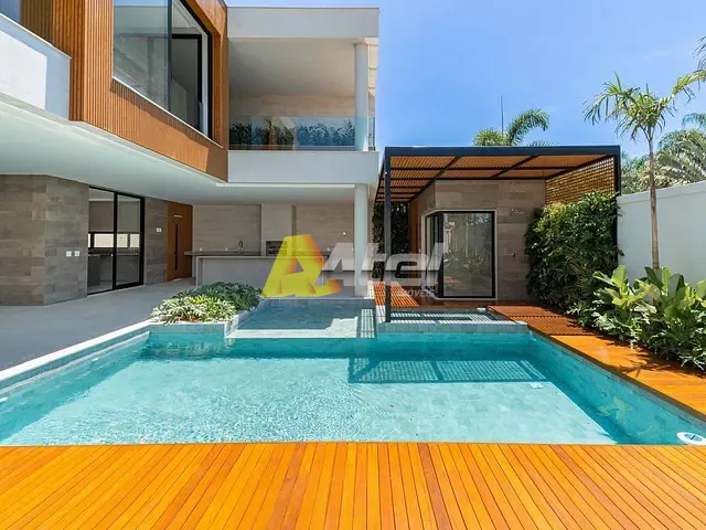 Casa com 715m² 5 quartos e 8 banheiros, à venda, no bairro Barra da Tijuca em Rio de Janeiro