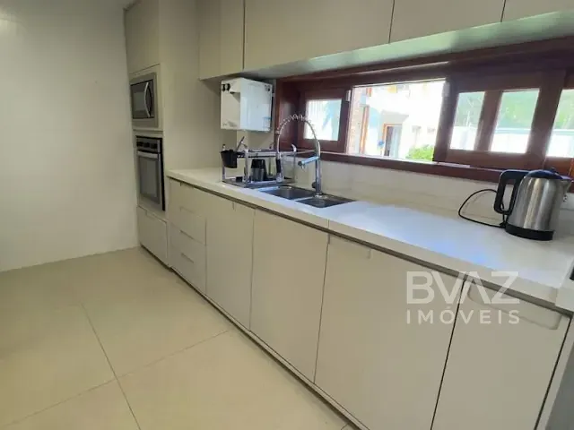 Casa com 700m² 11 quartos e 11 banheiros, à venda, no bairro Peró em Cabo Frio