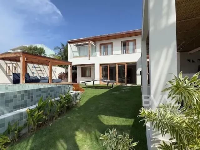 Casa com 700m² 11 quartos e 11 banheiros, à venda, no bairro Peró em Cabo Frio
