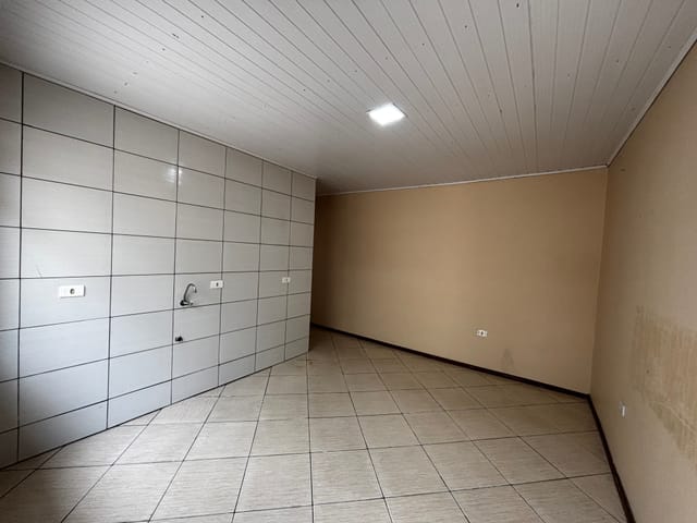 Casa 2 quartos e 1 banheiro, para alugar, no bairro Rio Pequeno em São José dos Pinhais