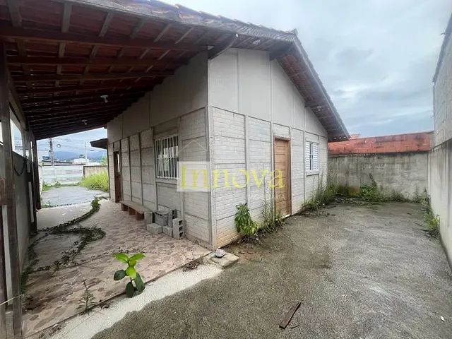 Casa 2 quartos e 1 banheiro, à venda, no bairro Balneário dos Golfinhos em Caraguatatuba