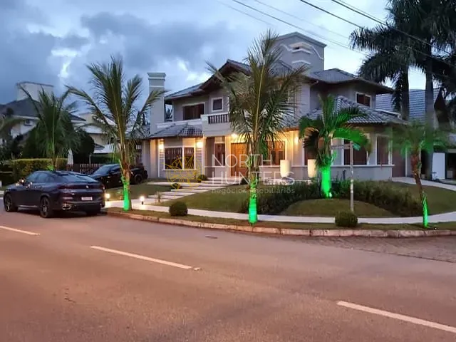 Casa com 450m² 5 quartos e 6 banheiros, à venda, no bairro Jurerê Internacional em Florianópolis