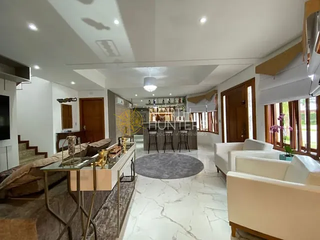 Casa com 450m² 5 quartos e 6 banheiros, à venda, no bairro Jurerê Internacional em Florianópolis