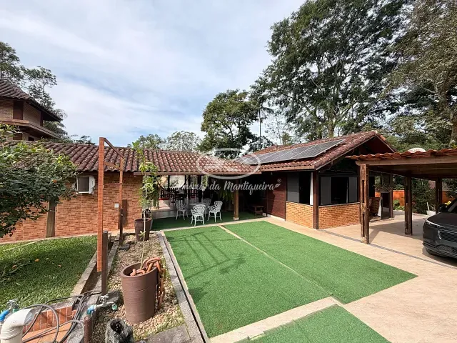 Casa com 1290m² 4 quartos e 3 banheiros, à venda, no bairro Fazendinha (Penedo) em Itatiaia