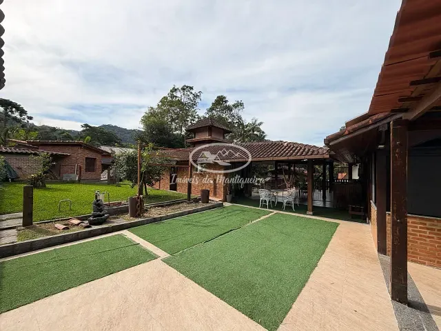 Casa com 1290m² 4 quartos e 3 banheiros, à venda, no bairro Fazendinha (Penedo) em Itatiaia