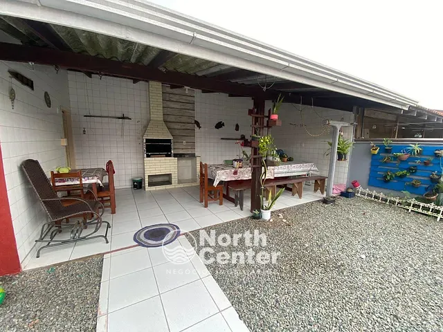 Casa com 360m² 3 quartos e 3 banheiros, à venda, no bairro Centro em Balneário Barra do Sul