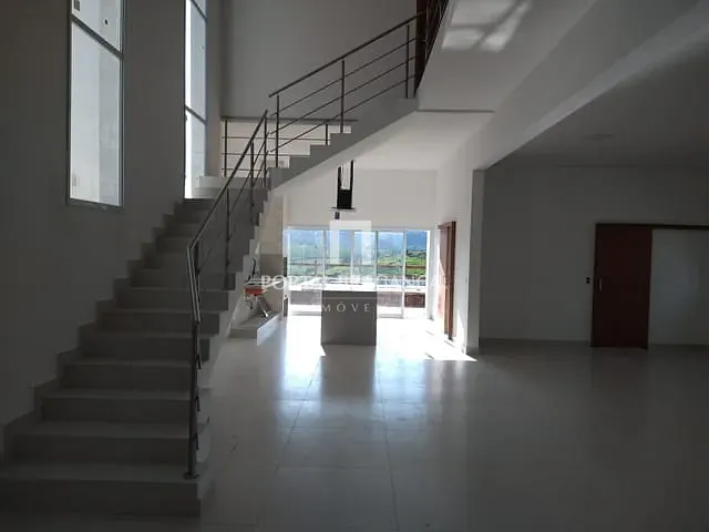 Casa com 420m² 4 quartos e 6 banheiros, à venda, no bairro Condomínio Residencial Fazenda Santa Helena em Bragança Paulista
