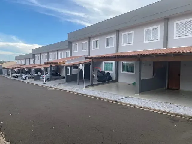 Casa com 100m² 3 quartos e 2 banheiros, à venda, no bairro Conjunto Habitacional Santiago II em Londrina