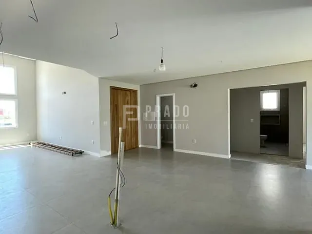 Casa com 390m² 3 quartos e 2 banheiros, à venda, no bairro Laranjal em Pelotas