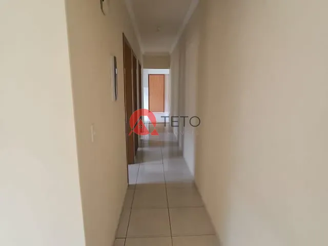 Casa 3 quartos e 2 banheiros, para alugar, no bairro Jardim Pinheiros em Maringá
