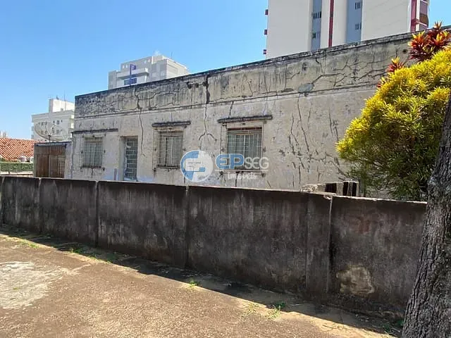 Casa com 439m² 3 quartos e 2 banheiros, à venda, no bairro Centro em Londrina