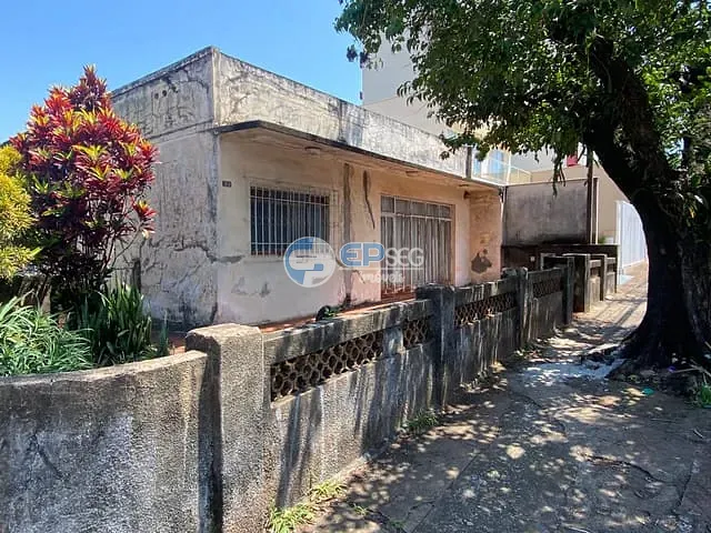 Casa com 439m² 3 quartos e 2 banheiros, à venda, no bairro Centro em Londrina