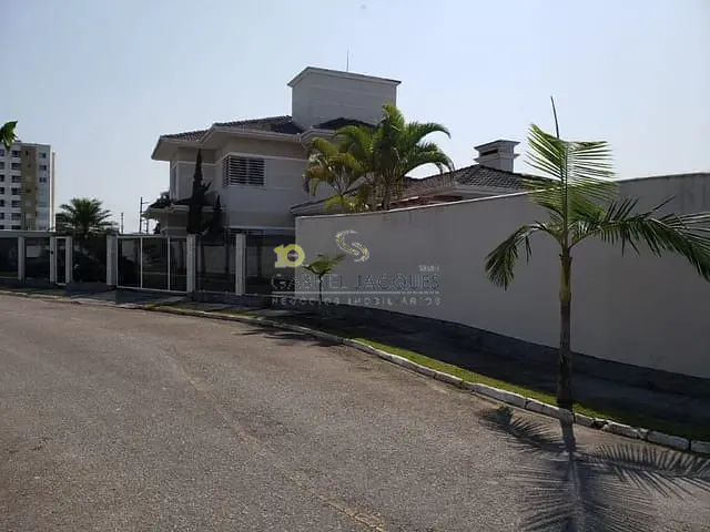 Casa com 467m² 3 quartos e 3 banheiros, à venda, no bairro Pedra Branca em Palhoça