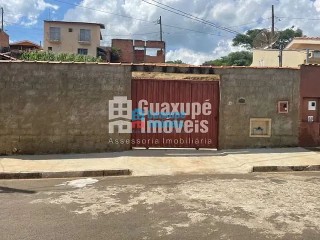 Casa com 67m², à venda, no bairro Bela Vista em Guaxupé