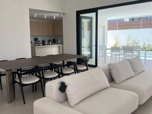 Casa com 340m² 5 quartos e 6 banheiros, à venda, no bairro Marivan em Aracaju