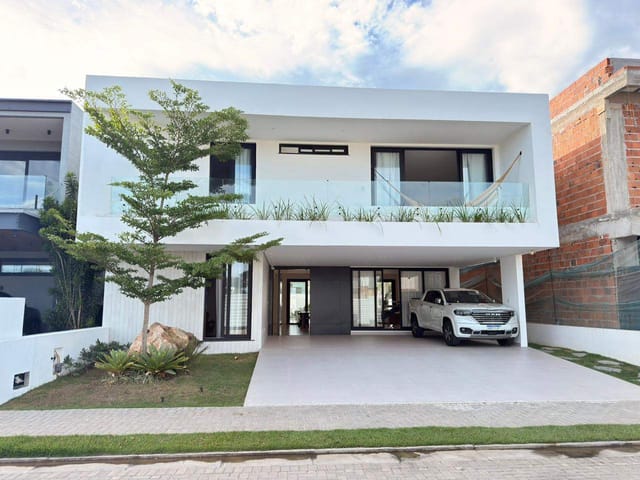 Casa com 340m² 5 quartos e 6 banheiros, à venda, no bairro Marivan em Aracaju