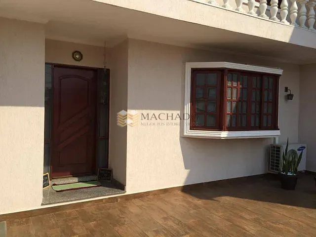 Casa com 221m² 3 quartos e 3 banheiros, à venda, no bairro Vila Galvão em Jundiaí