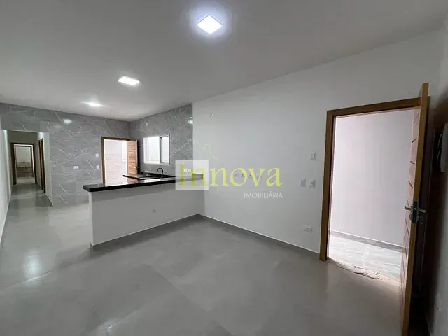 Casa com 150m² 2 quartos e 3 banheiros, à venda, no bairro Jaraguá em Caraguatatuba