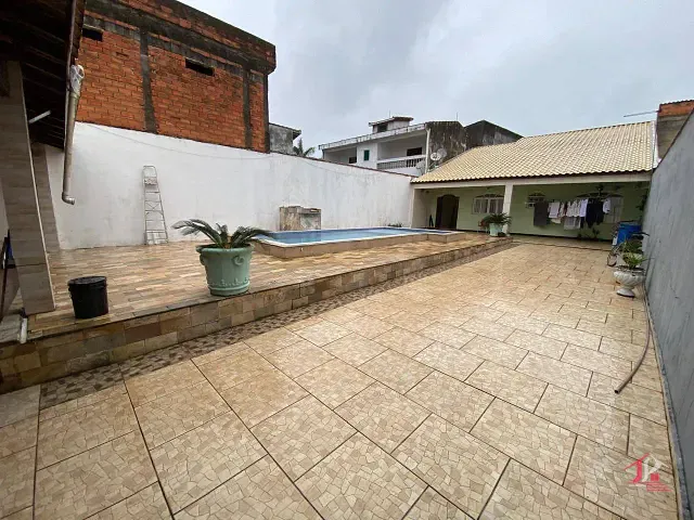 Casa com 331m² 3 quartos e 2 banheiros, à venda, no bairro Corumba em Itanhaém
