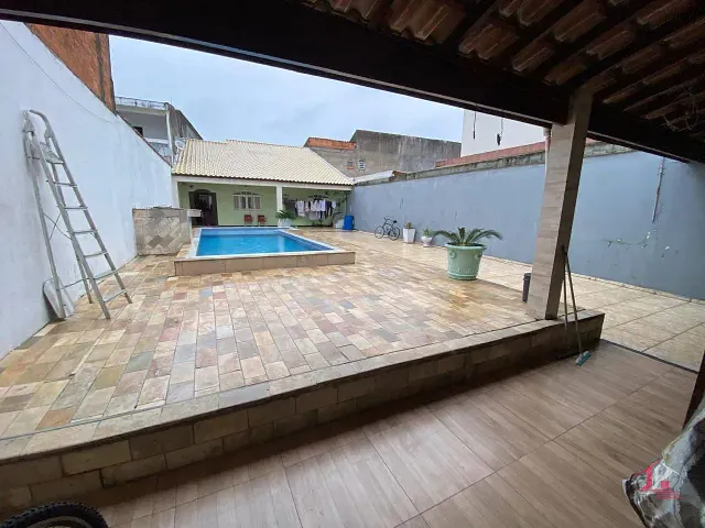 Casa com 331m² 3 quartos e 2 banheiros, à venda, no bairro Corumba em Itanhaém