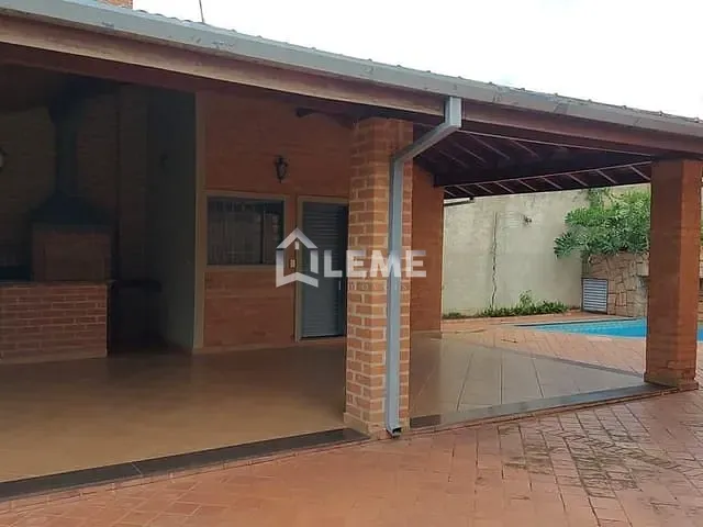 Casa com 784m² 3 quartos e 3 banheiros, à venda ou para alugar, no bairro Jardim Lavínia em Mococa
