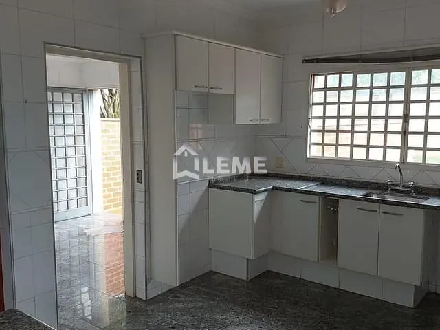 Casa com 784m² 3 quartos e 3 banheiros, à venda ou para alugar, no bairro Jardim Lavínia em Mococa
