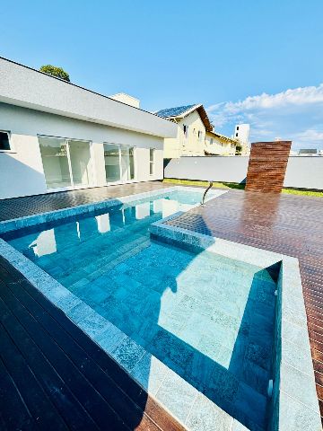 Casa com 530m² 31 quartos e 2 banheiros, à venda, no bairro Ingleses do Rio Vermelho em Florianópolis